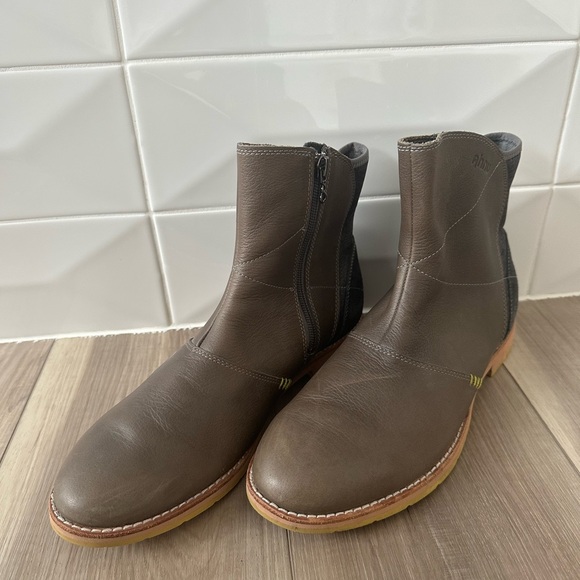 Ahnu Octavia Waterproof Ankle Boots Size 10 Gray/Brown 41EU - Picture 3 of 12